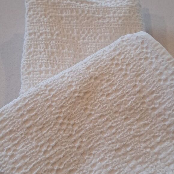 DKNY Pure White Textured Matelasse Pillow Sham Standard 100% Cotton Envelope Tie - Picture 1 of 8
